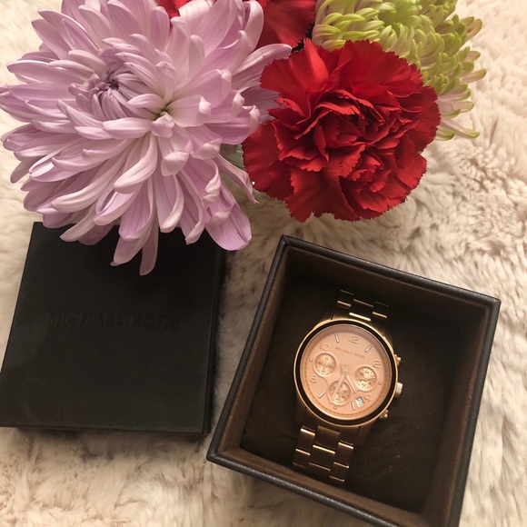 Michael Kors rose gold watch - Picture 1 of 3